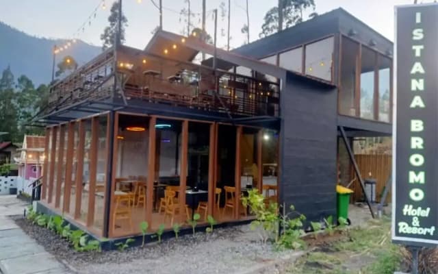 Istana Bromo Resort and Resto
