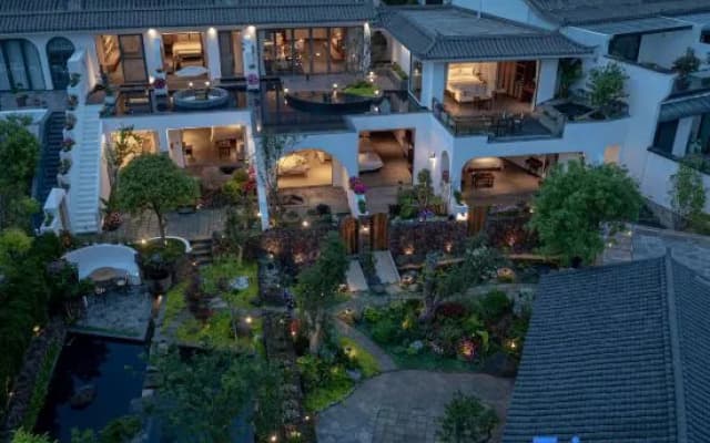 Tengchong met Mu Yun mountain home hot spring homestay