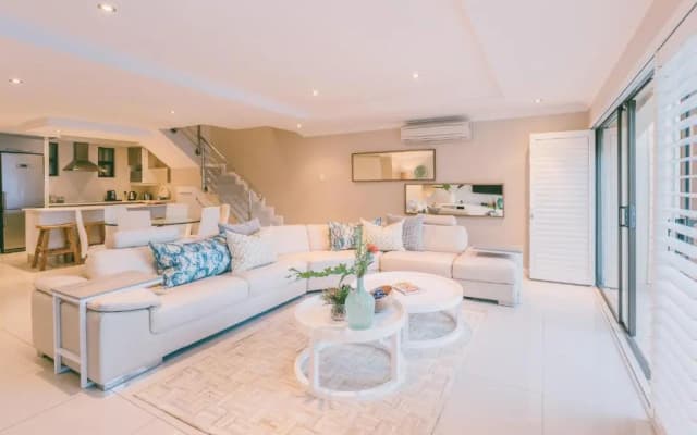 Bronze Beach Villa
