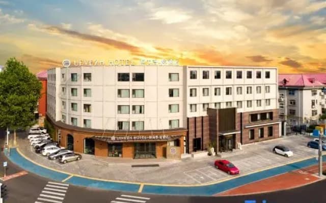 Yueweizhi · Rong Hotel (Baoding Wanbo Plaza & North Baobai Shopping Plaza Branch)