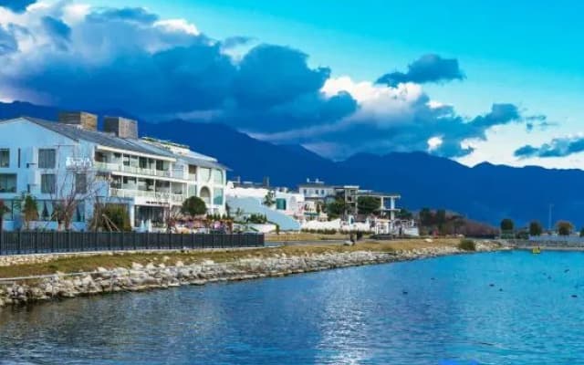Yinhua Lake View Garden Hotel