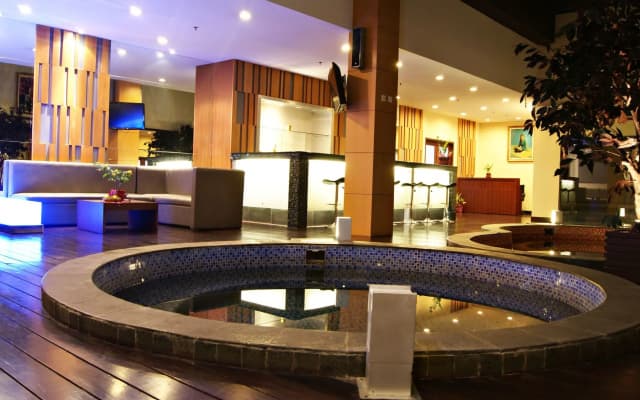 Sutanraja Hotel Convention & Recreation