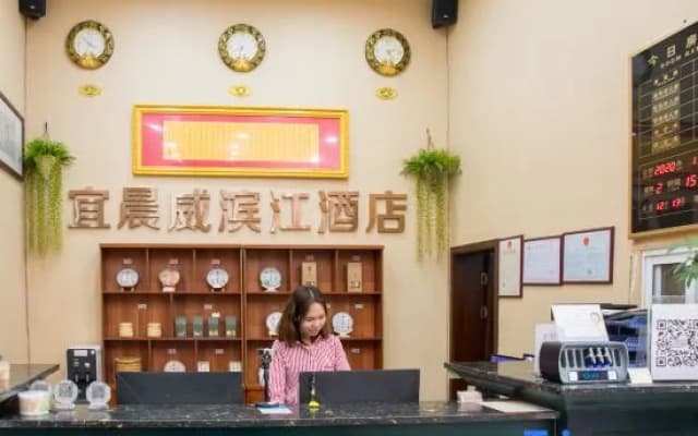 Yichenwei Binjiang Hotel (Xishuangbanna Splashing Plaza)