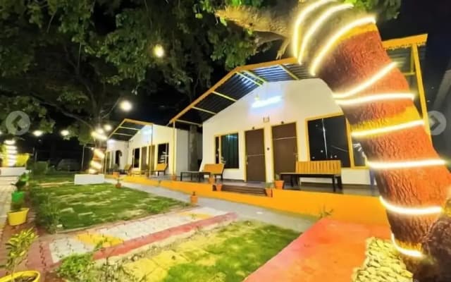 Tree House Cottage and Resort