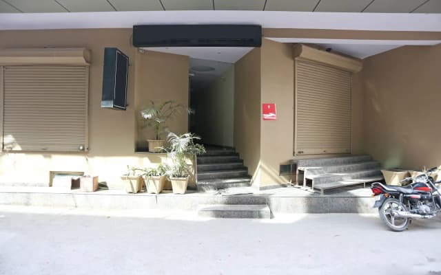 OYO 8462 Hotel Galaxy