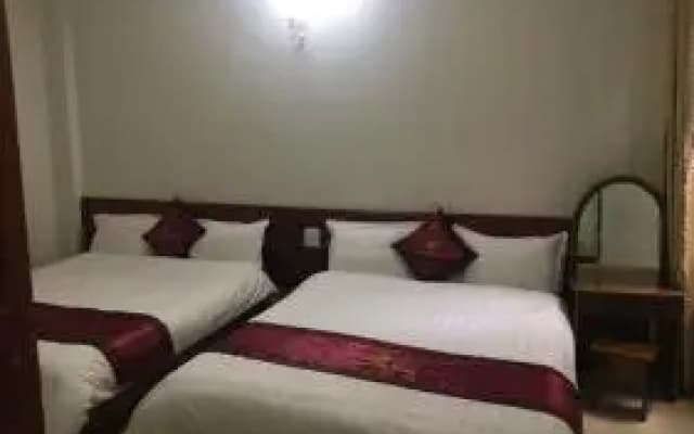 H ng NhAt Hotel