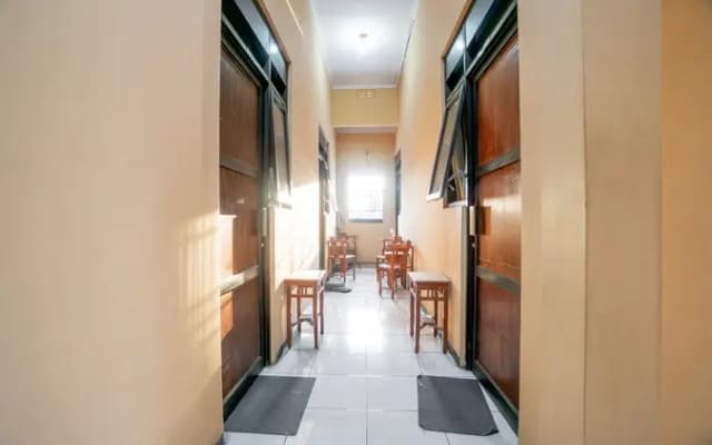 Hotel O Central Madiun Near Stasiun Kota Madiun