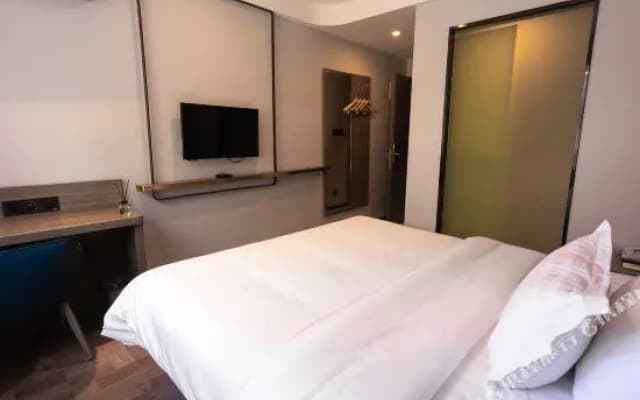 7 Premium Hotel (Shenyang shenbeihu Shitai University Town store)