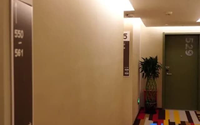 Tai Yi · Z Hotel