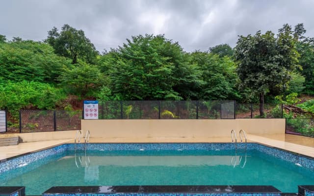 SaffronStays Riverdale, Mulshi - Lakefront villa with pool and mountain view