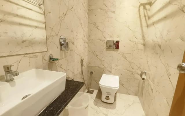 Hotel Riva International - Near Nesco Center