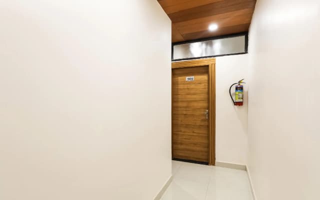 OYO 70473 Hotel Sunshine Regency