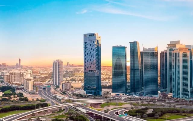 Отель Taj Jumeirah Lakes Towers