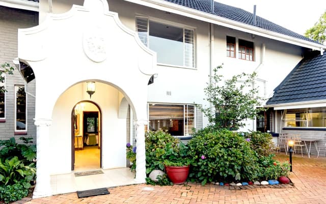OR Tambo Guest House