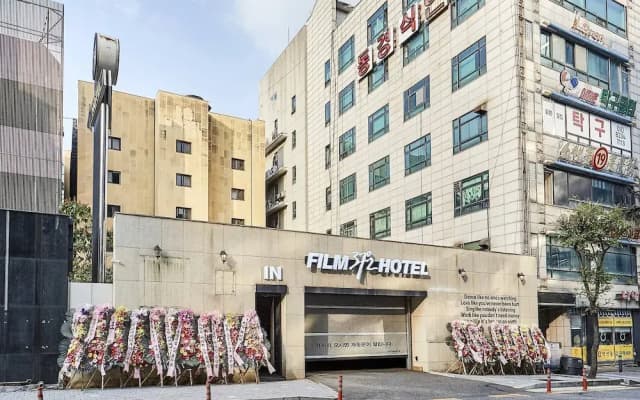 FILM37.2HOTEL
