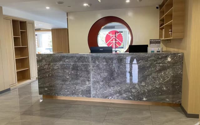 Vienna Hotel (Luzhou Financial Center & Affiliated Hospital of Southwest Medical University)