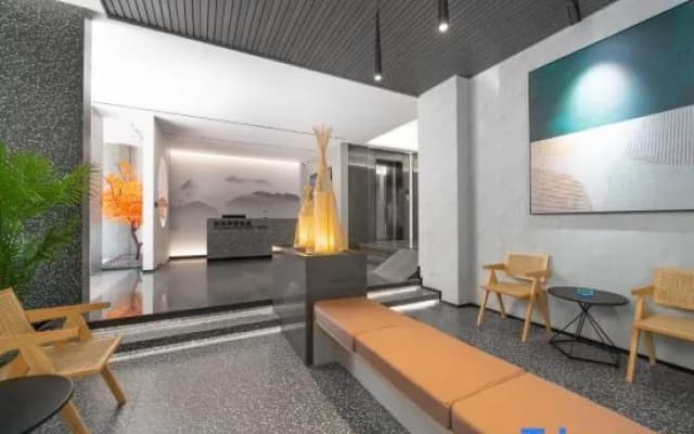 Encounter at the Corner Lodge Hotel (Shantou Chenghai Pumei Flagship Store)