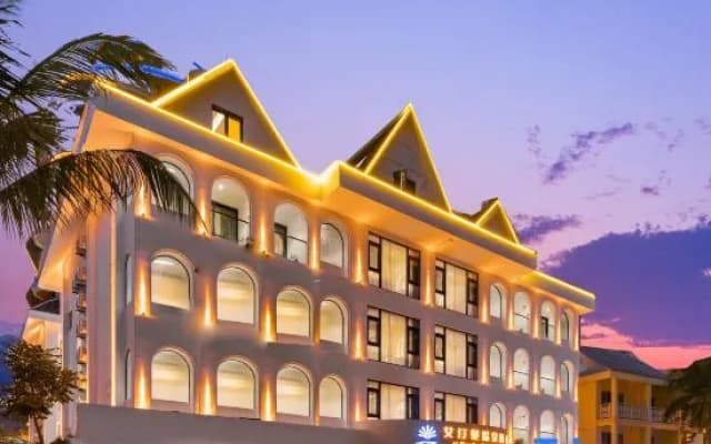 Aitingbao Hot Spring Hotel (Xishuangbanna jinghongGaozhuang Xishuangjing Xingguang Night Market)