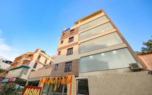 Fabhotel Mona International