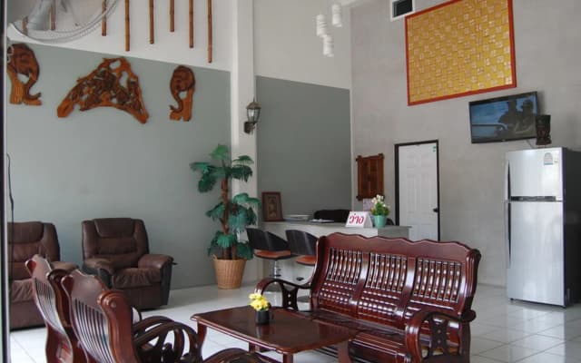 Sea & Sand Guesthouse and Restaurant