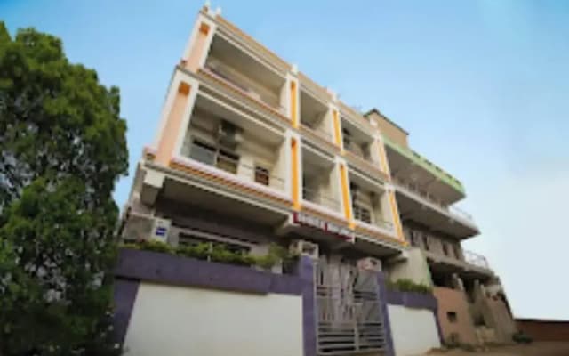 DhamStay Hotel Shree Bhumi Near SeaBeach