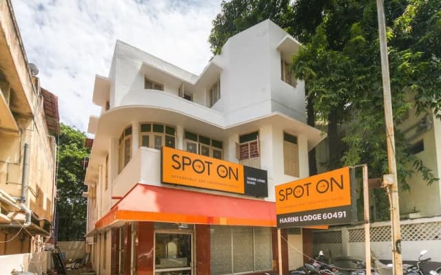 Spot On 60491 Harini Lodge