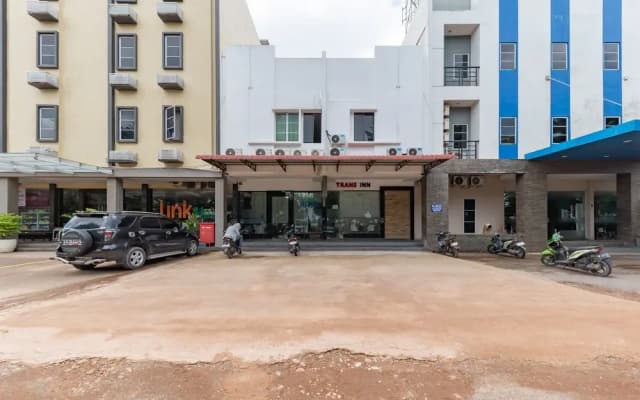 RedDoorz Plus Near SP Plaza Batu Aji Batam