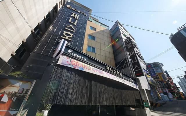 Zenith Hotel