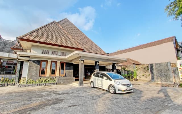 Super OYO Capital O 93240 Candra Dewi Hotel