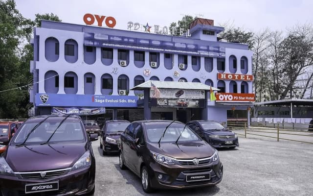 OYO 1136 PD Star Hotel