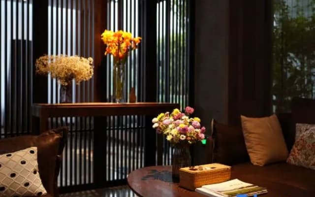 Zizai Cliff Hotel