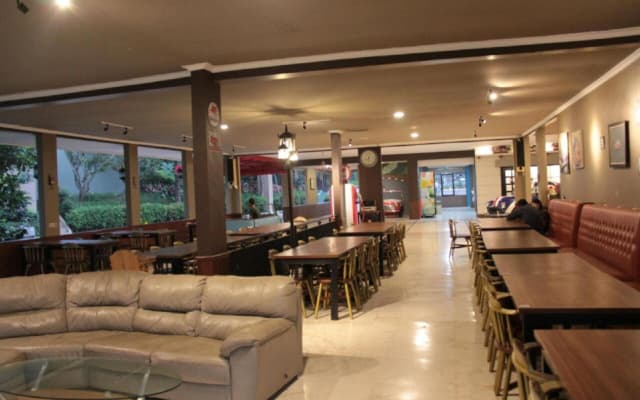 Hotel Container Inn Puncak Mitra RedDoorz