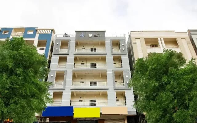OYO Flagship 61858 Hotel Banyan Tree