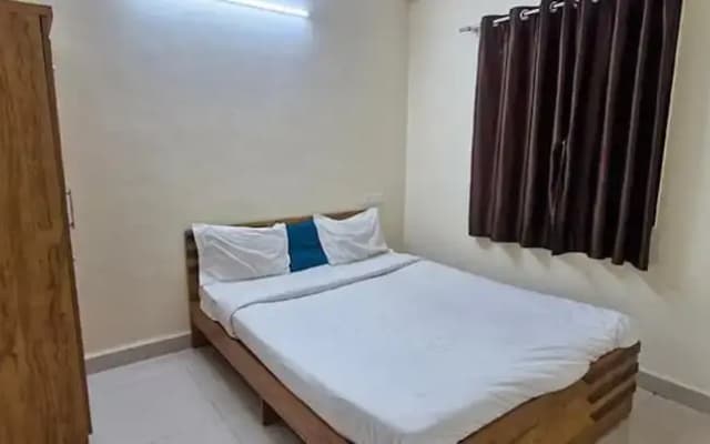Fabhotel White House I