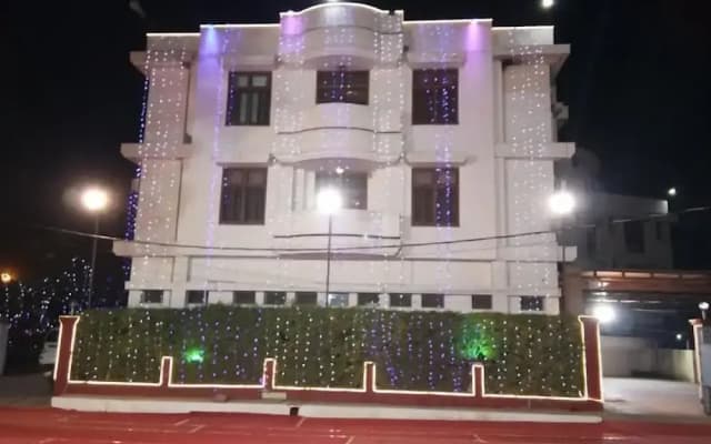 Sarnath Motel And Resort