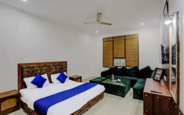 Roomshala 020 Hotel Black Stone