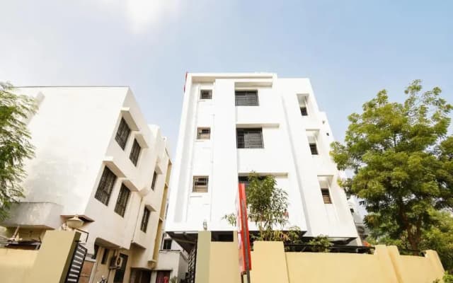 White House Regency by OYO Rooms