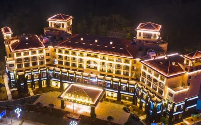 Junlin.Crescent Bay Hotel