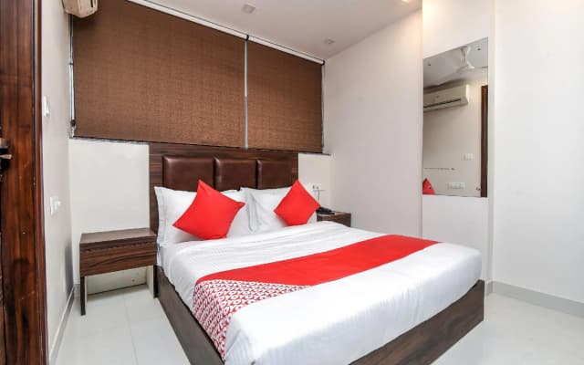OYO Flagship 43289 Srikrishnan Residency Raja Mill Rd