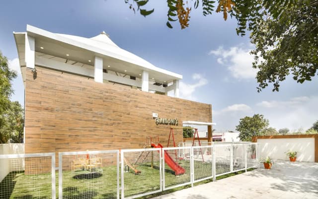 Capital O 71473 Chahal Residency
