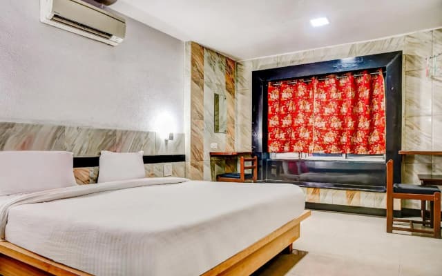 Capital O 78965 Hotel Arch Manor Dlx