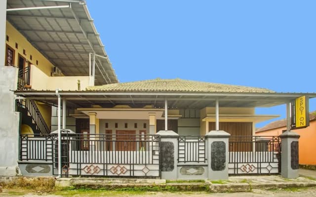OYO Life 3005 Kost Rumaisha Syariah