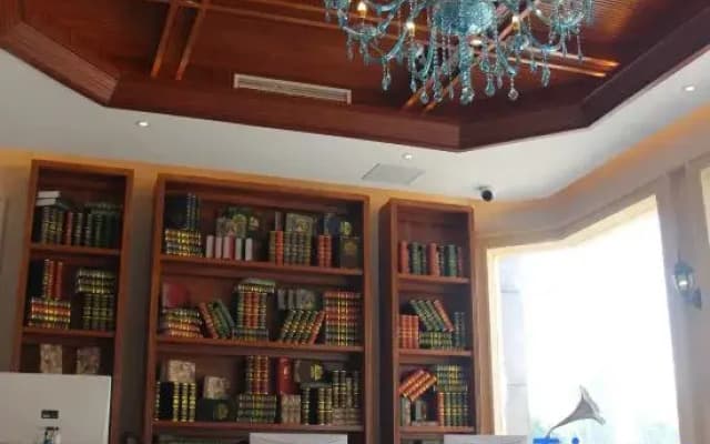 Yudie Theme Hotel (Jiangke University Taizidian Subway Station Store)