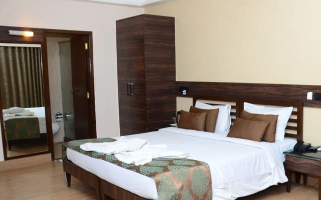 Upper Deck Resort - Highest Peak, Lonavala