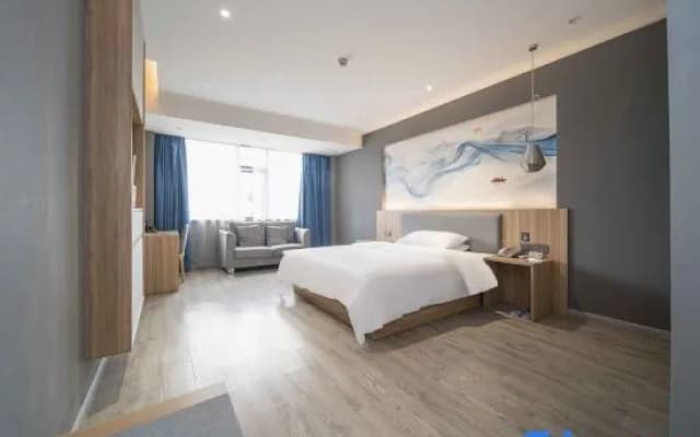 Wutong Hotel (Shaodong High Speed Railway Station West Bus Station)