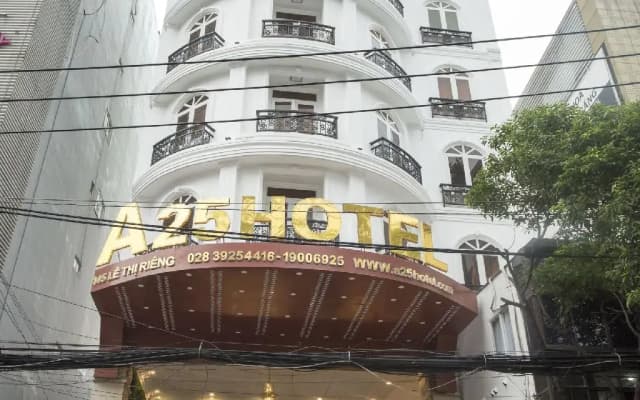 Dahlialand Saigon Hotel & Swimming Pool