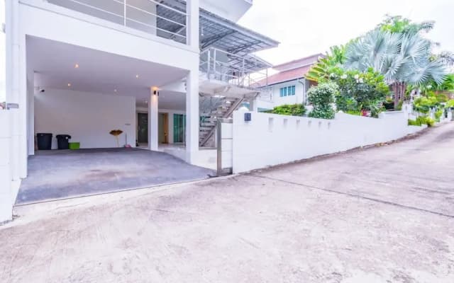 4 Bedroom Modern Pool Villa