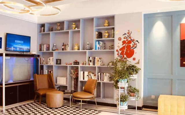Super 8 Select Hotel