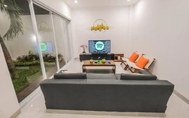 Villa Akmali Seminyak Drupadi 2 Bedrooms w/Pool 5mins to Beach