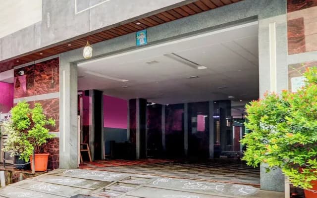 Fabhotel Vishnu Grand